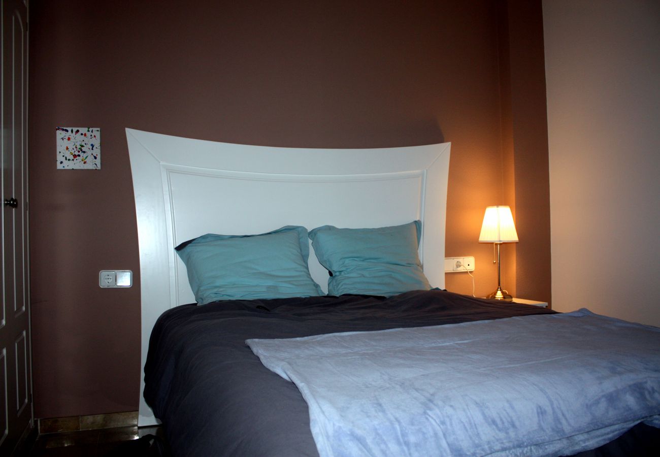Zapholiday - 2099 - Apartment for rent at Golf La Duquesa, Costa del Sol - bedroom
