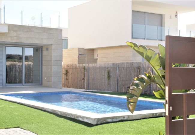 Zapholiday - 3053 - rental Villa Vistabella golf, Alicante - swimming pool